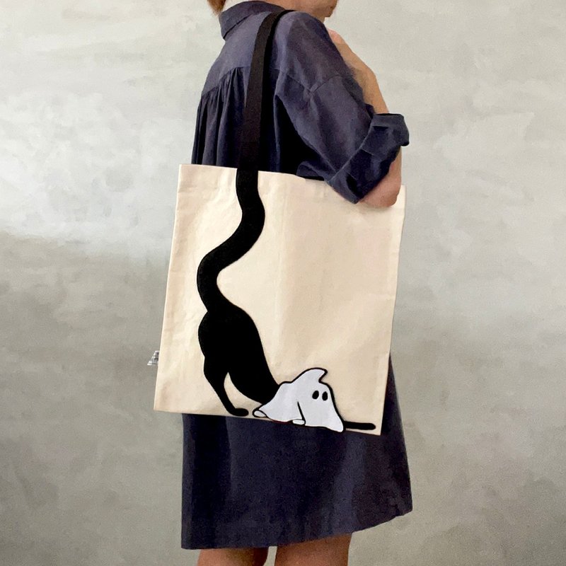 [Halloween Costume] Stretching Cat to Pretend to Be a Ghost, Canvas Bag - กระเป๋าแมสเซนเจอร์ - ผ้าฝ้าย/ผ้าลินิน ขาว