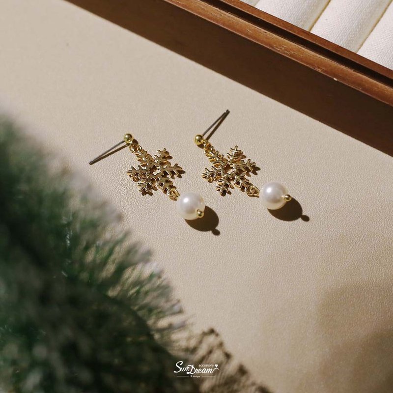 Snowflake Bronze Pearl Earrings Christmas Gift Christmas - ต่างหู - ทองแดงทองเหลือง สีส้ม