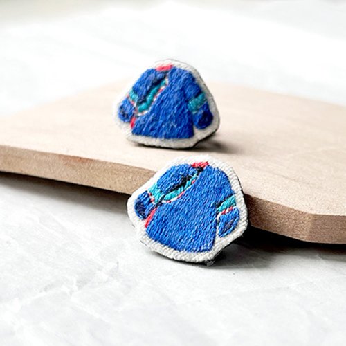 Jyun design studio 刺繡設計工作室 迷你手工刺繡胸針/別針 客家藍衫 長衫 大襟衫 | 客製化禮物情人