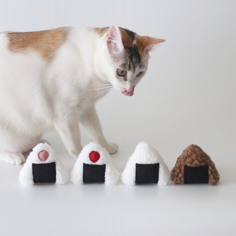 Out-of-print rice ball Honmaru cat straw bag cat toy can be filled and reused - ของเล่นสัตว์ - วัสดุอื่นๆ ขาว
