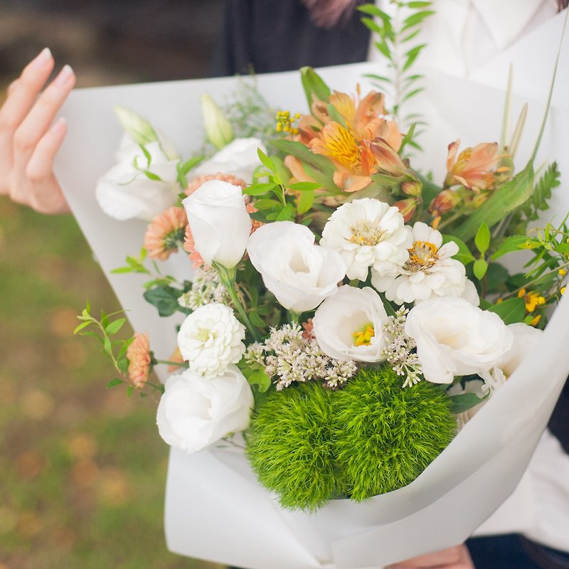 Forest flower bouquet - fresh grass and flower tone | Customizable | Graduation bouquet | Outdoor bouquet - ช่อดอกไม้แห้ง - พืช/ดอกไม้ สีเขียว