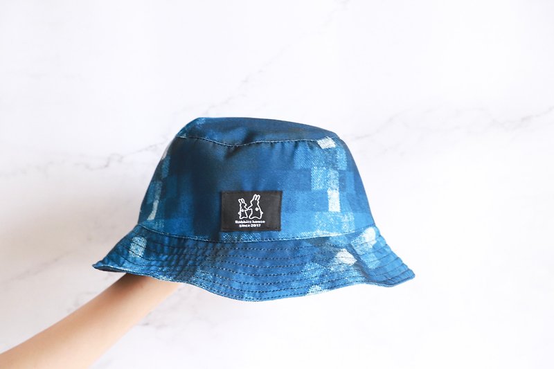 Blue plaid fisherman hat - หมวก - ผ้าฝ้าย/ผ้าลินิน หลากหลายสี