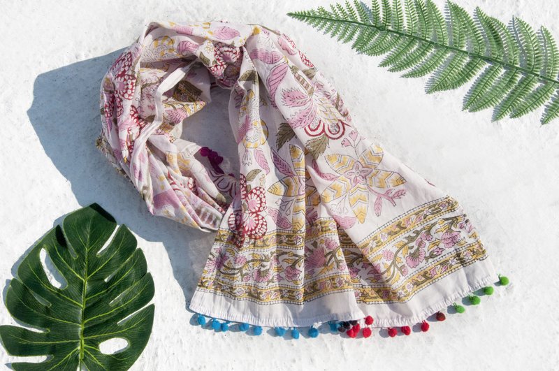 Hand-woven pure cotton silk scarf/hand woodcut printing plant dyed scarf/vegetable dyed cotton silk scarf-tassel flower gradient - ผ้าพันคอ - ผ้าฝ้าย/ผ้าลินิน หลากหลายสี