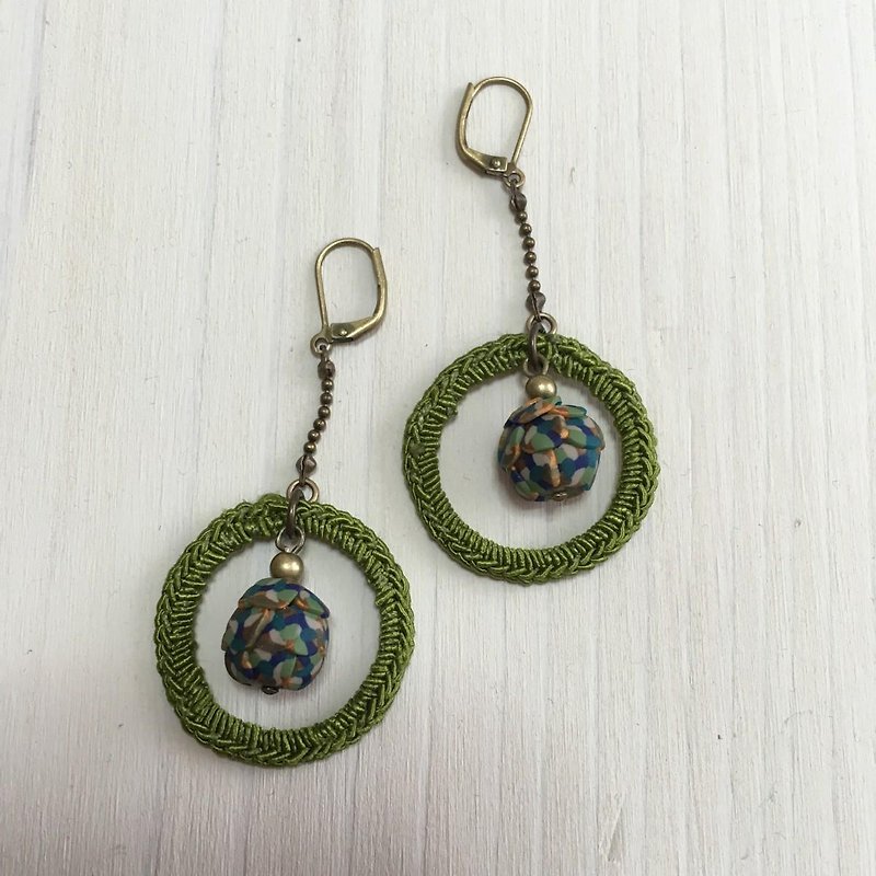 Grumbling round earrings + Wow or - Earrings & Clip-ons - Pottery 