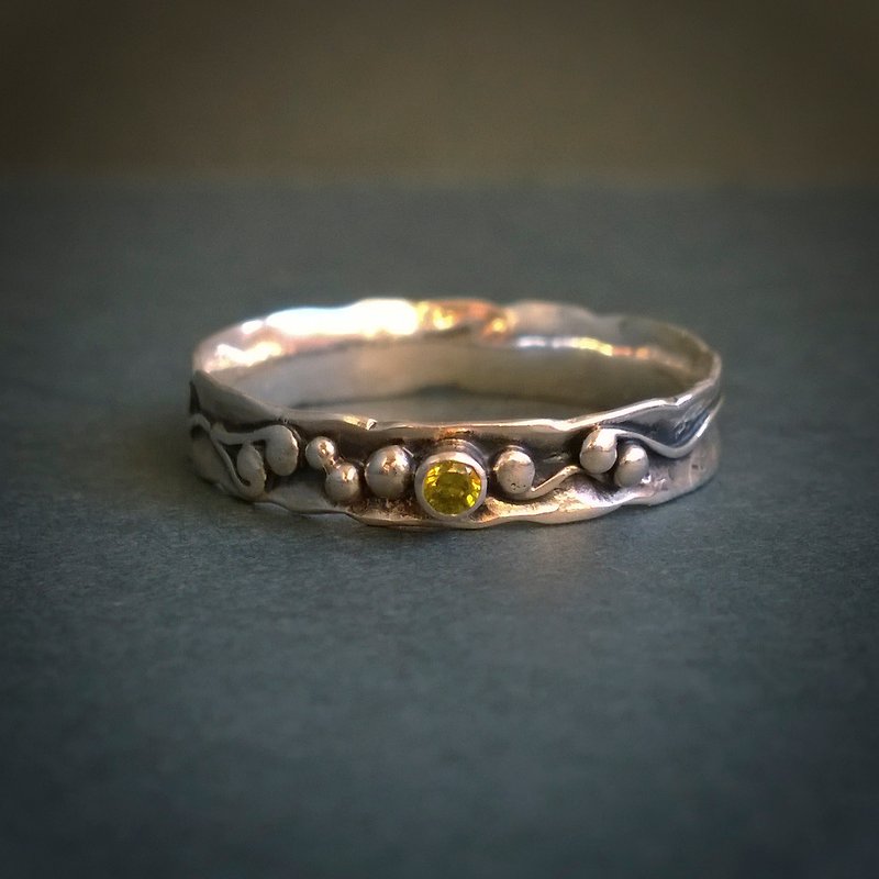 Silver ring with Zirconia Mini Single copy Made by hand - 戒指 - 純銀 黃色