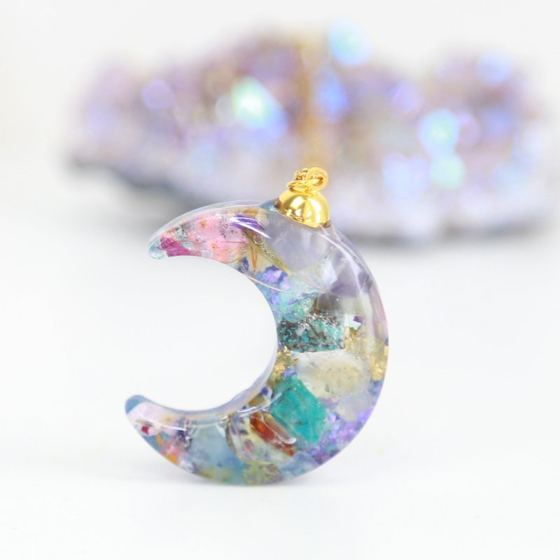 Orgone  Crescent Moon Pendant - Purple Blue - สร้อยคอ - คริสตัล สีน้ำเงิน