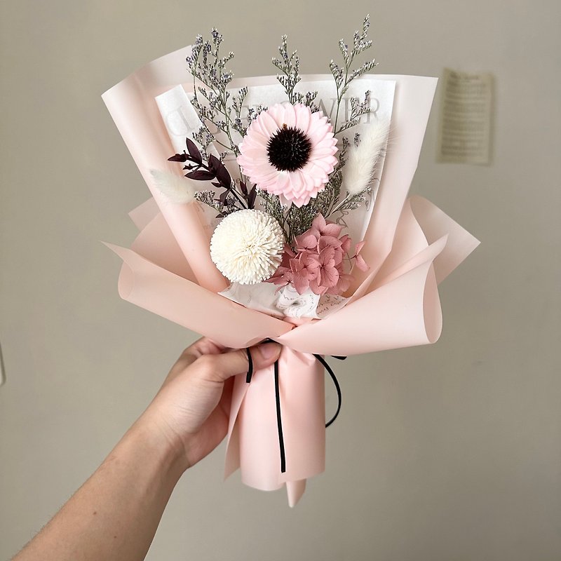 Graduation bouquet pink diffused sunflower sunflower birthday anniversary graduation gift with free carrying bag - Dried Flowers & Bouquets - Plants & Flowers Multicolor