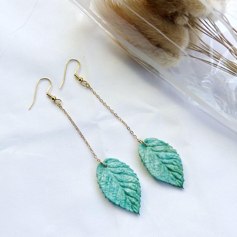 Leaf earrings - ต่างหู - ดินเหนียว สีน้ำเงิน