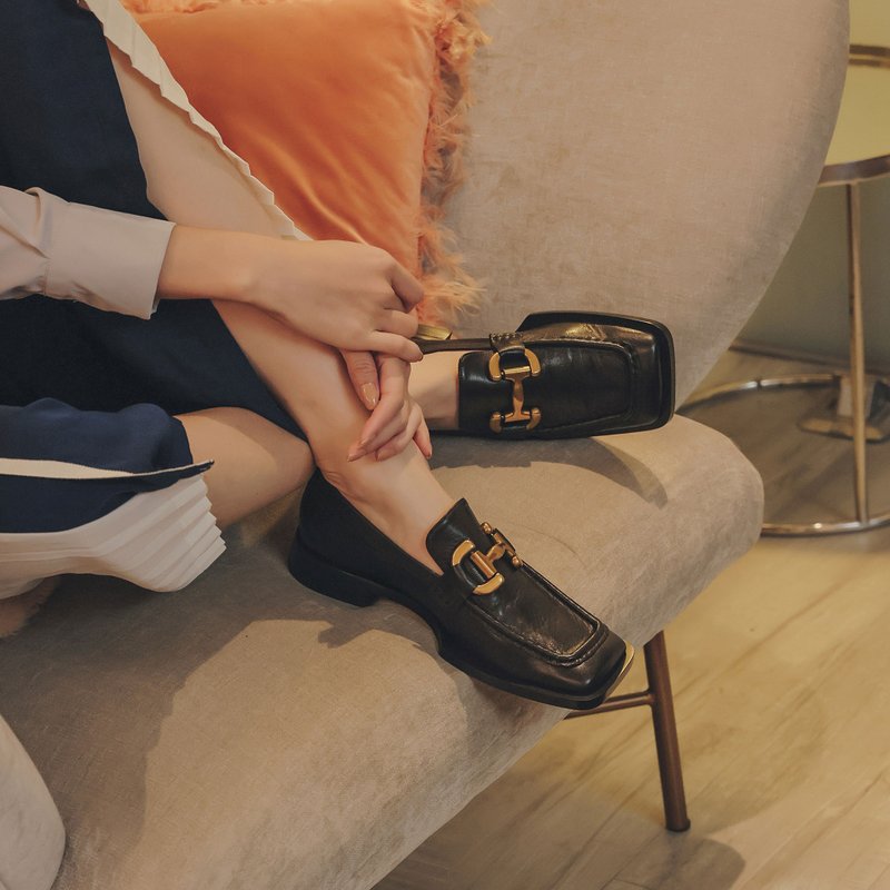 Personality Generous Head - Sheepskin Gold Buckle Muller Shoes - Black - รองเท้าหนังผู้หญิง - หนังแท้ สีดำ
