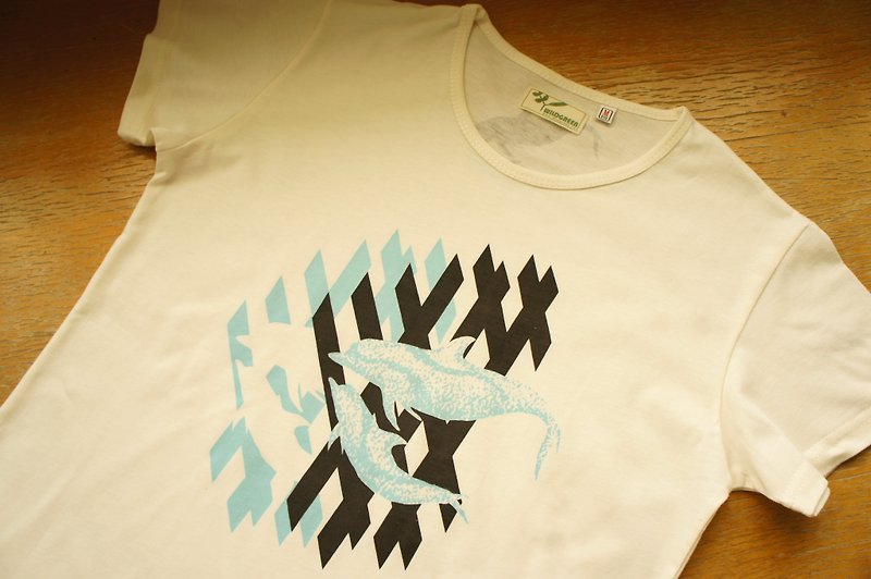 Organic cotton short sleeve【Dolphin】Female Tee - เสื้อยืดผู้หญิง - ผ้าฝ้าย/ผ้าลินิน สีน้ำเงิน