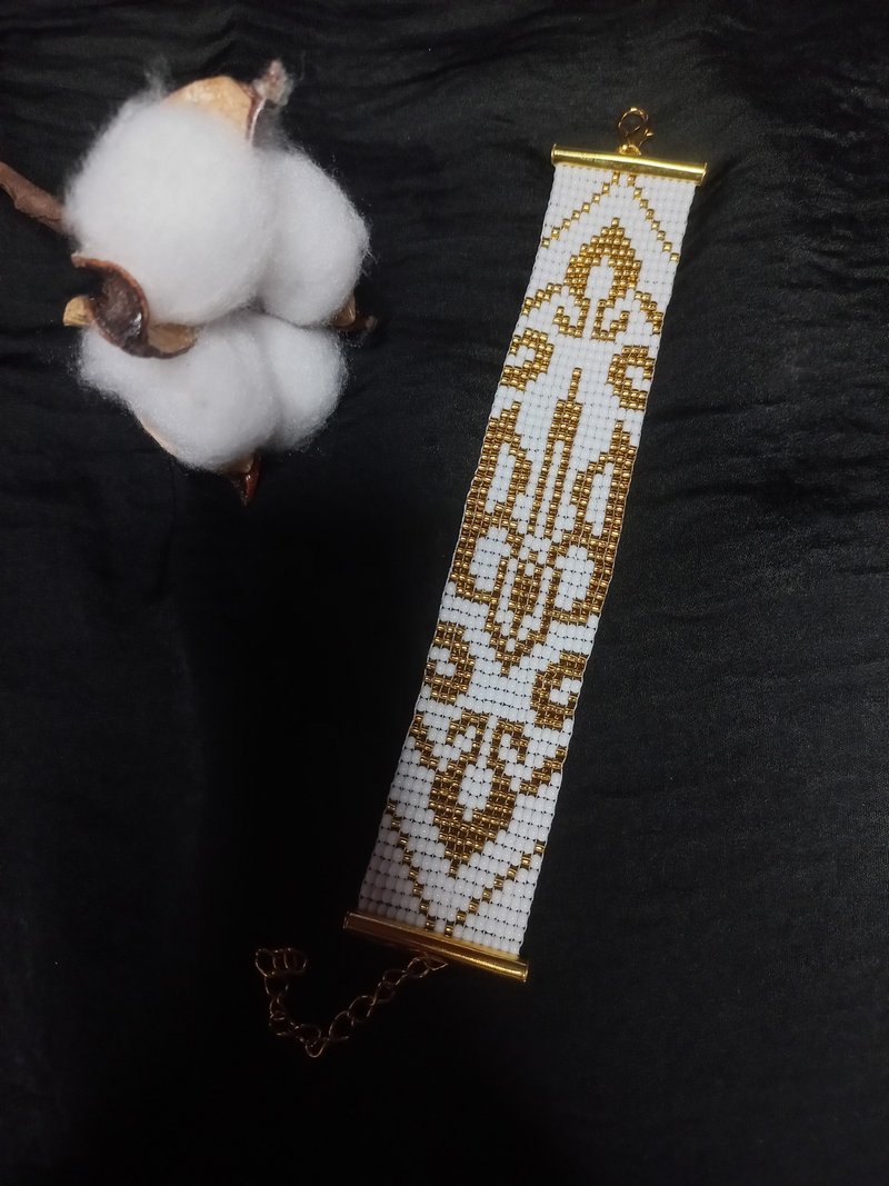 Bracelet beads golden Ukrainian emblem handmade jewelry - 手鍊/手環 - 琉璃 金色