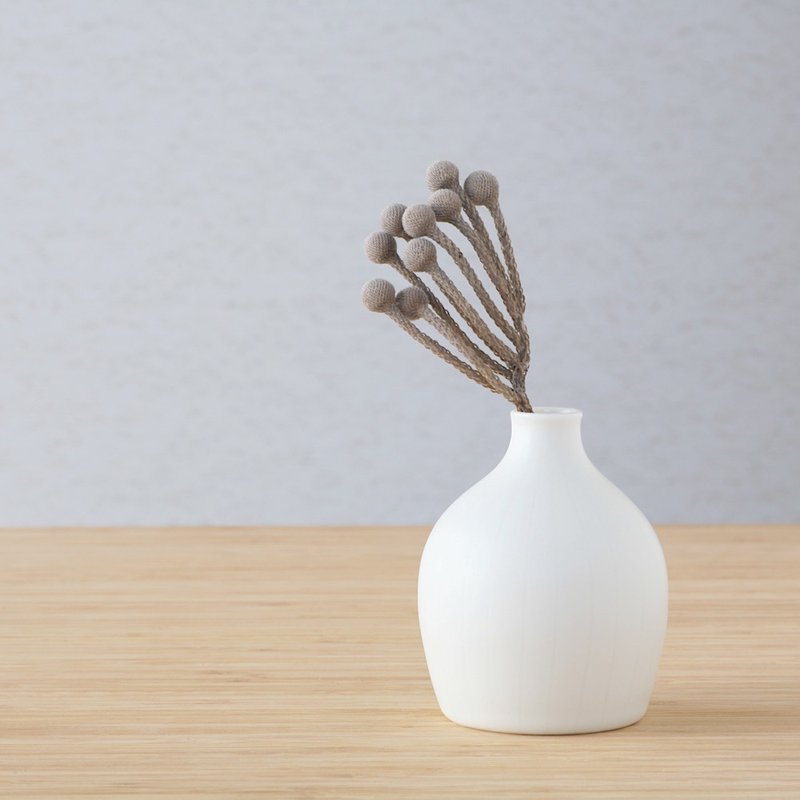 Small white pottery flower vase - เซรามิก - เครื่องลายคราม ขาว