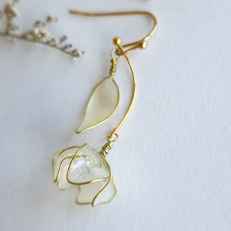 Handmade wire flower - Earrings & Clip-ons - Resin Transparent