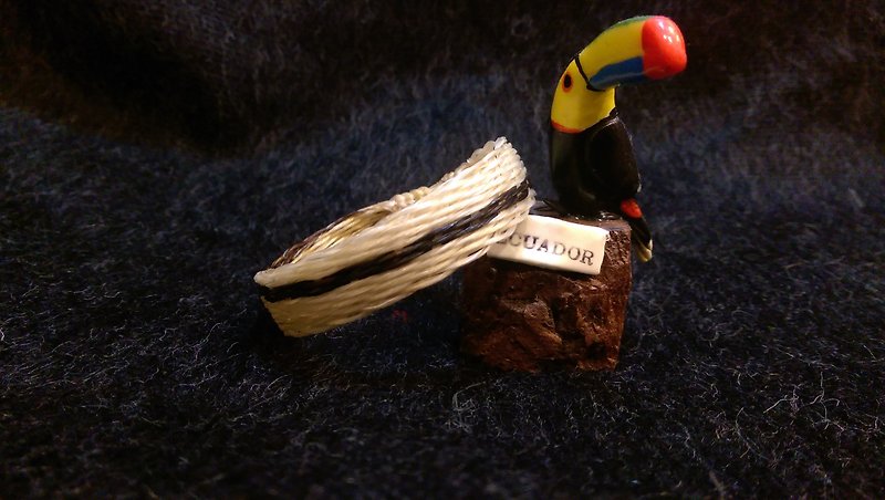 South American Indian handmade horsehair braided bracelet thick version - สร้อยข้อมือ - วัสดุอื่นๆ 