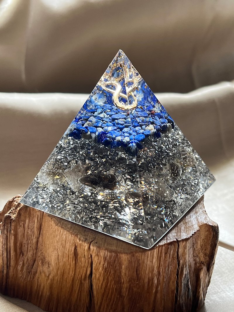 Customized [Ogon Tower 6cm-for your inner improvement] lapis lazuli/citrine-Ogon Pyramid - ของวางตกแต่ง - เรซิน สีใส