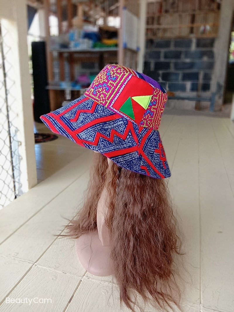 Bucket hat. Red Laos Hmong Hemp Fabric - 帽子 - 其他材質 多色