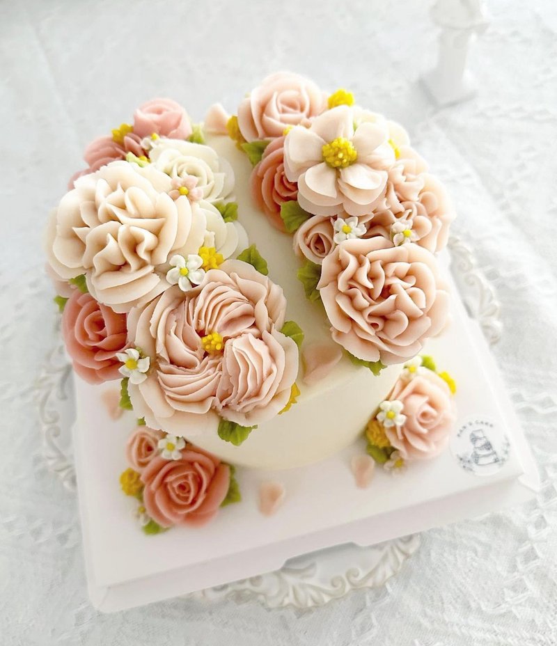 Pink bimonthly decorated cake - เค้กและของหวาน - วัสดุอื่นๆ 