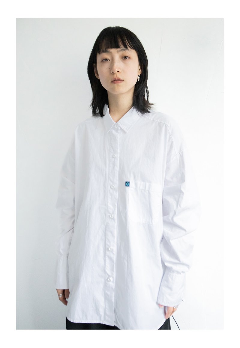 Car plug-in station 2024SS spring and summer white youthful sunscreen solid color loose cotton comfortable silhouette long sleeves - เสื้อเชิ้ตผู้หญิง - ผ้าฝ้าย/ผ้าลินิน ขาว