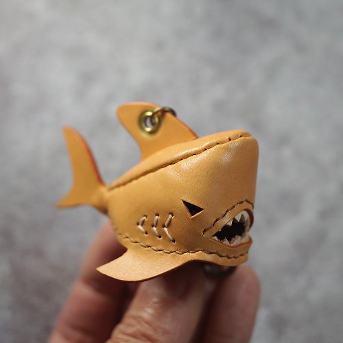 ONE+ 純手工製 迷你 黃棕色 鯊魚 鑰匙圈 shark Key holder