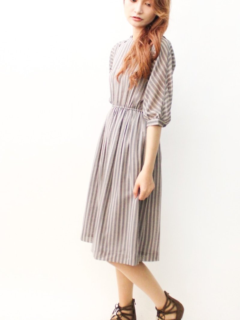 日本製復古灰色條紋五分袖古著洋裝 Japanese Vintage Dress - 連身裙 - 聚酯纖維 灰色