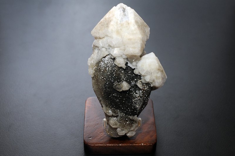 Inner Mongolia Green Crystal (Prasem Quartz) / Backbone Crystal / Ore / Spiritual Practice / Lucky / Lucky / - ของวางตกแต่ง - คริสตัล 