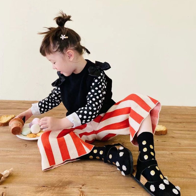 Bowknot plush black vest / cotton knitted red and white striped clown pants / trousers for children - เสื้อยืด - ผ้าฝ้าย/ผ้าลินิน สีดำ