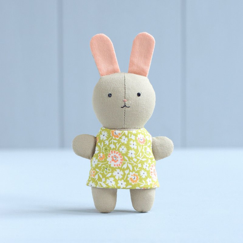 PDF Pocket Bunny Stuffed Animal Sewing Pattern - 手工藝教學/工具書 - 其他材質 
