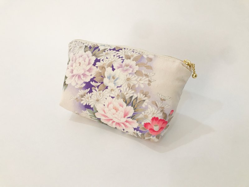 Kimono pouch Using antique silk kimono # 22 - กระเป๋าเครื่องสำอาง - ผ้าไหม ขาว