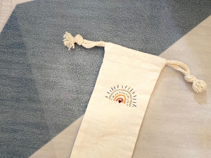 塗鴉彩虹刺繡 小筆袋 餐具袋 - 其他 - 棉．麻 白色