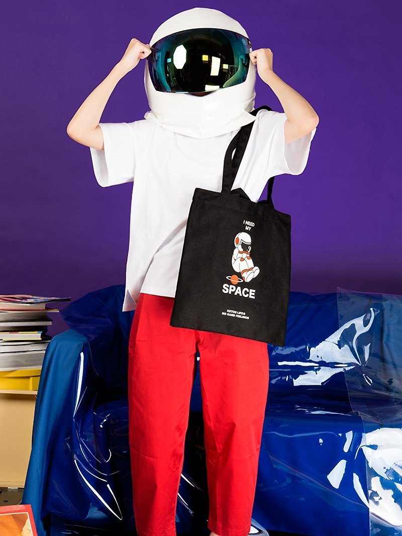 KIITOS SLOGAN Slogan Slogan Theme Canvas Cartoon Print Shoulder Bag/Handbag-Astronaut - กระเป๋าแมสเซนเจอร์ - ผ้าฝ้าย/ผ้าลินิน สีดำ