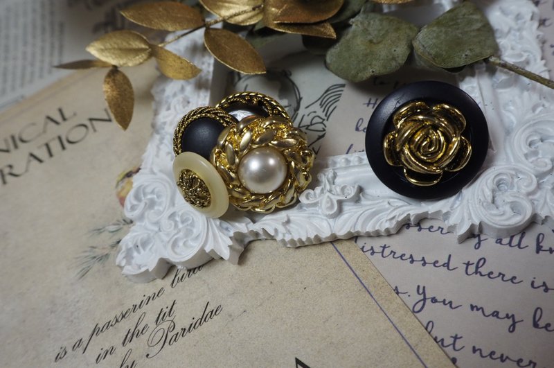 【Flower of Evil - Dark Flower】Retro Classical Style Pearl Rose Earrings - ต่างหู - ทองแดงทองเหลือง สีดำ