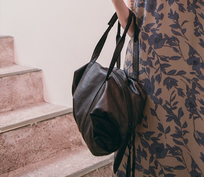 Cylinder structure fringed drawstring leather shoulder bag black - Messenger Bags & Sling Bags - Genuine Leather Black