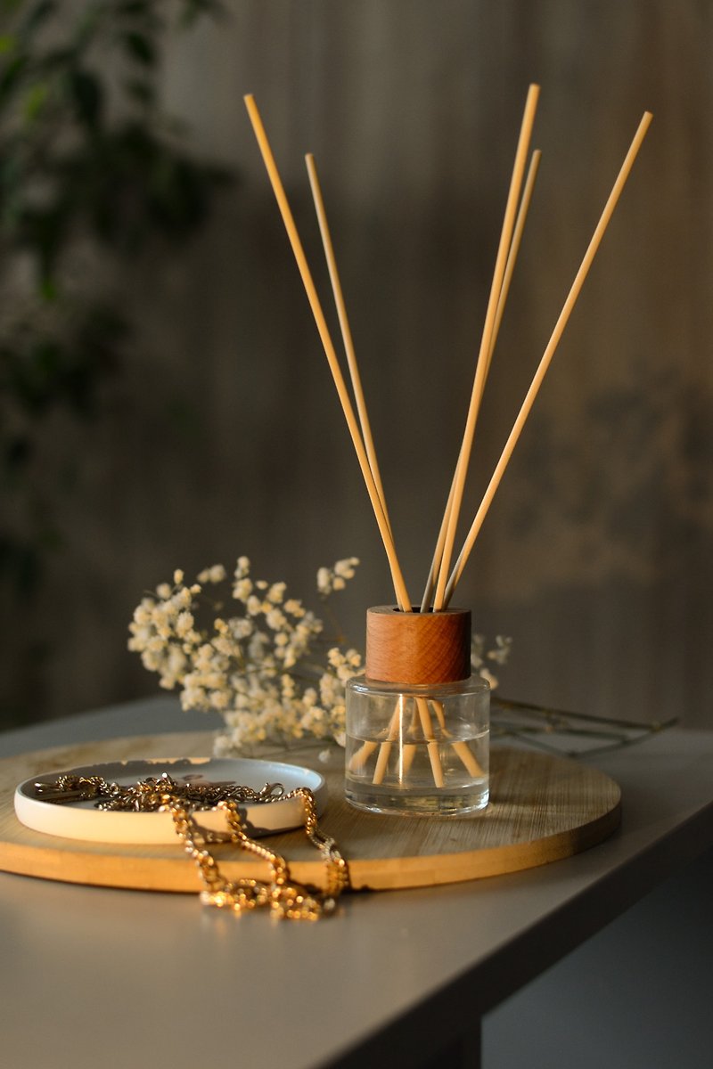 Flower Diffuser with Ceramic Tray and Diffuser Sticks - The Perfect Gift for You - 香氛/精油/擴香 - 其他材質 透明