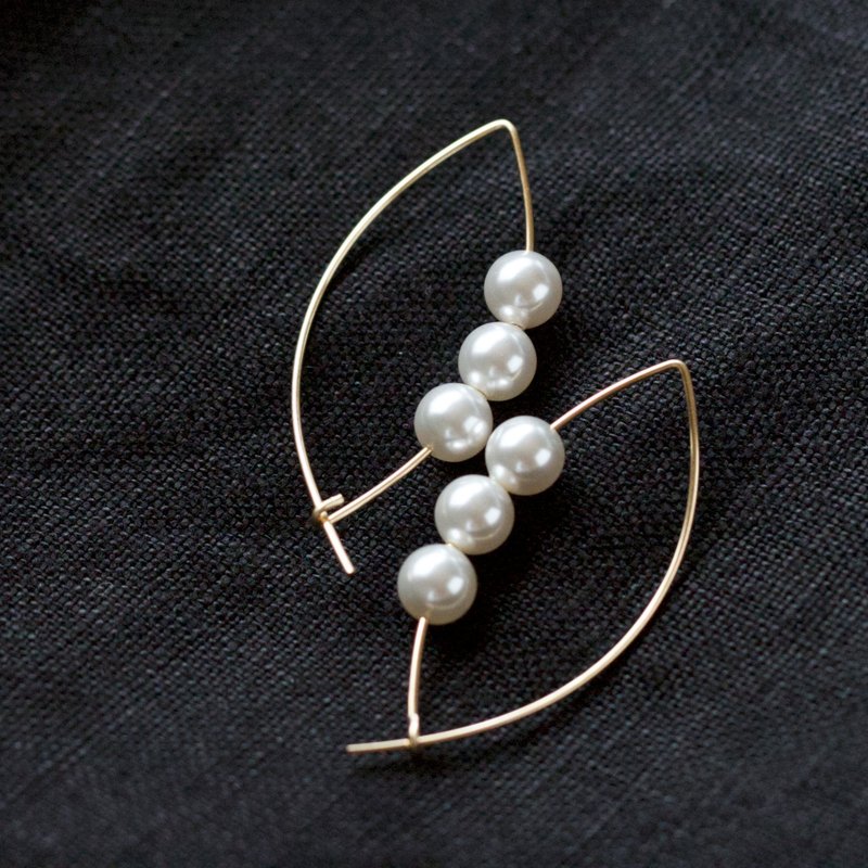 14kgf Swarovski Pearl Marquise Pin Pierced Earrings - Earrings & Clip-ons - Other Metals White