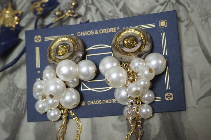 【Real pearl lily of the valley】Retro marble flower pearl grape dangle earrings - Earrings & Clip-ons - Pearl Khaki