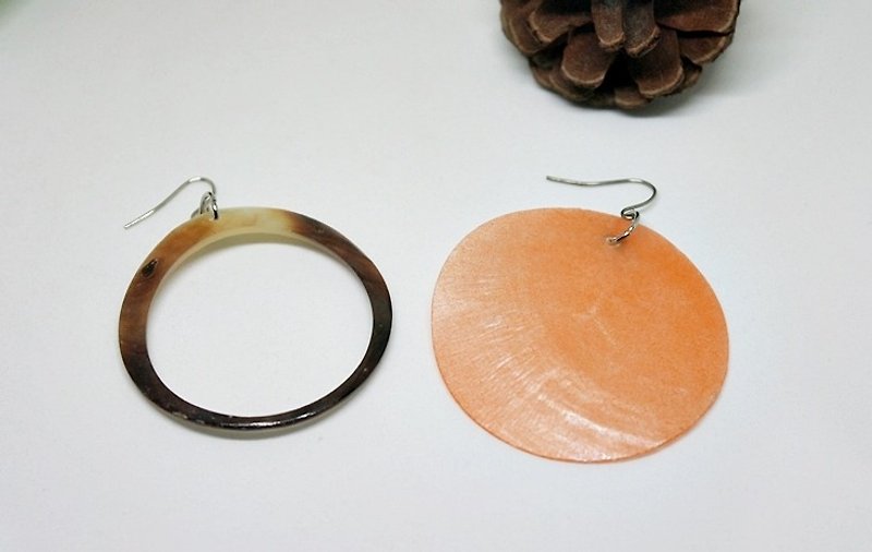 Alloy*shell*((Exaggerated European and American style))_hook earrings-asymmetrical series- - Earrings & Clip-ons - Plastic Orange