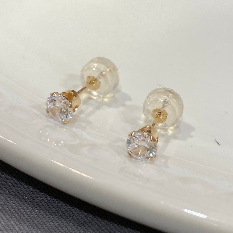 【K14 GOLD CUBIC ZILCONIA】14金 4mm キュービック ピアス 14KP2　4月誕生石【SOLID GOLD】 - 耳環/耳夾/耳骨夾 - 其他金屬 金色