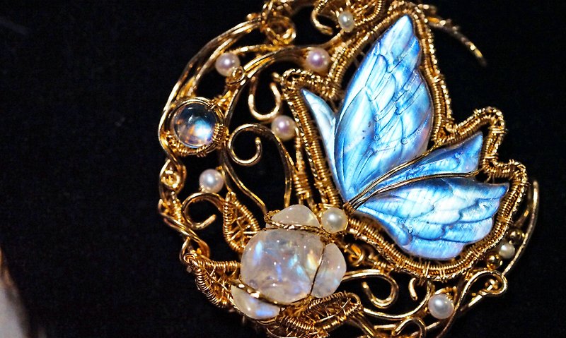 Pure hand-made 14K gold winding moon God garden butterfly flower hollow pendant - สร้อยคอ - เครื่องเพชรพลอย หลากหลายสี