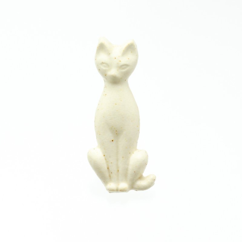 ceramics brooch cat off white - เข็มกลัด - ดินเผา ขาว