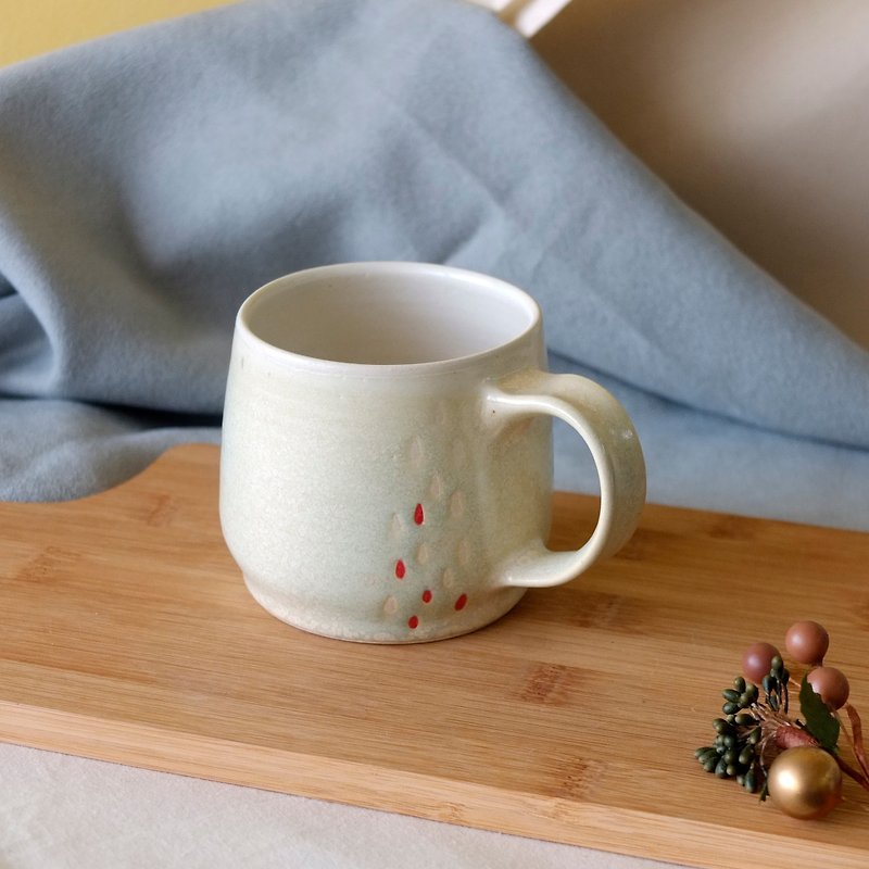 Rain early in the morning and off-white coffee cup / handle cup - Mugs - Pottery 