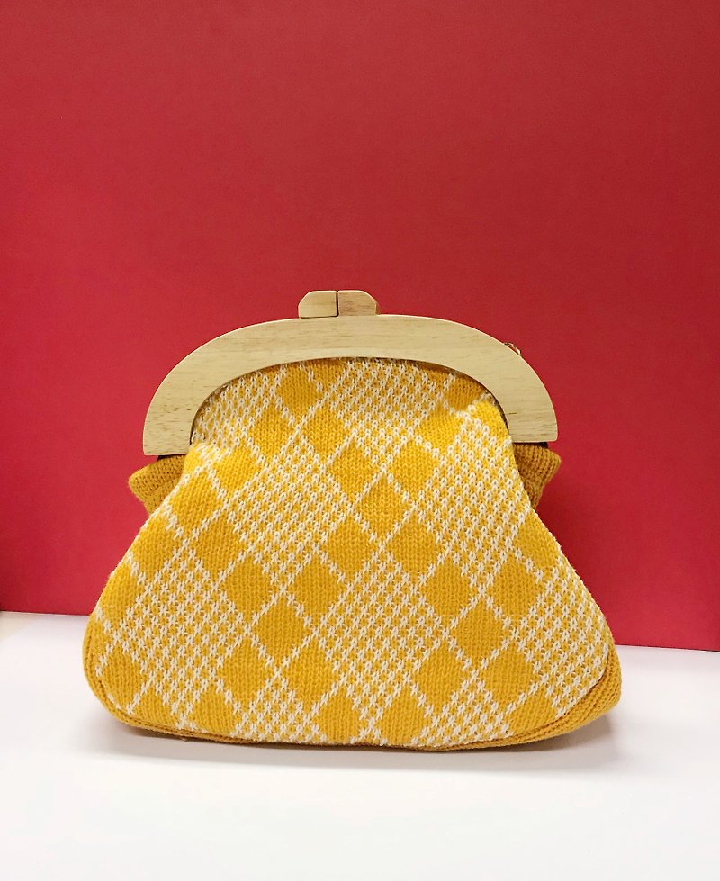 Yellow checks knitted handmade cross body bag - กระเป๋าแมสเซนเจอร์ - ขนแกะ สีส้ม