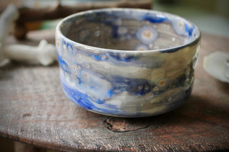 A broken earthenware bowl/tea bowl/matcha tea bowl on a starry day - ถ้วย - ดินเผา สีน้ำเงิน