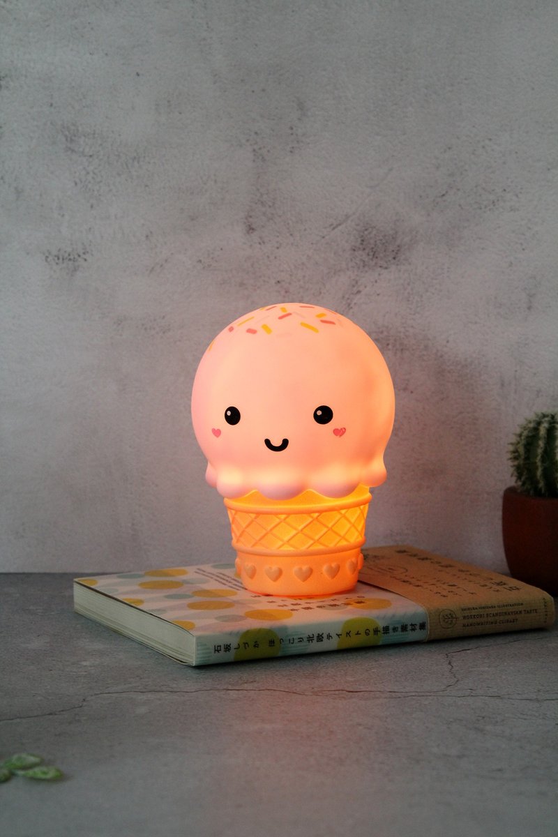 英國進口趣味造型可愛LED小夜燈(粉紅冰淇淋甜筒造型) - 燈具/燈飾 - 塑膠 白色