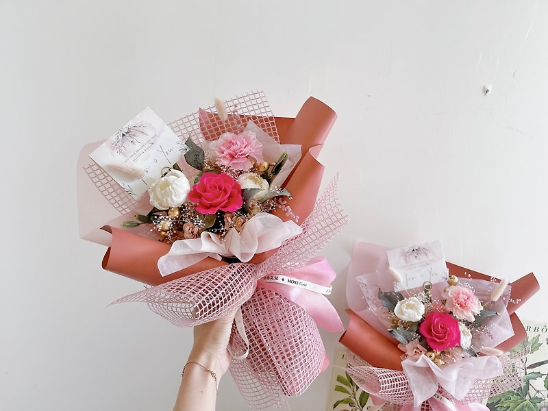 Mother's Day Bouquet-Eternal Carnation Rose Peachy Spring Color - ช่อดอกไม้แห้ง - พืช/ดอกไม้ สึชมพู