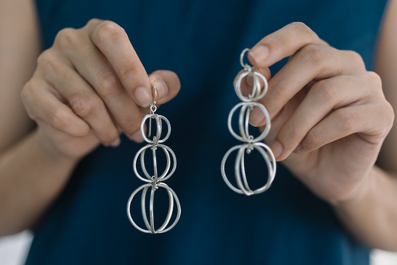 Handmade silver triple atom drop earrings (E0195)