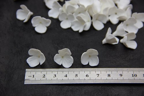 Snowdrops Flowers Beads Polymer Clay Beads White Handmade Beads Jewelry  supplies - Shop FlorenBeads Parts, Bulk Supplies & Tools - Pinkoi