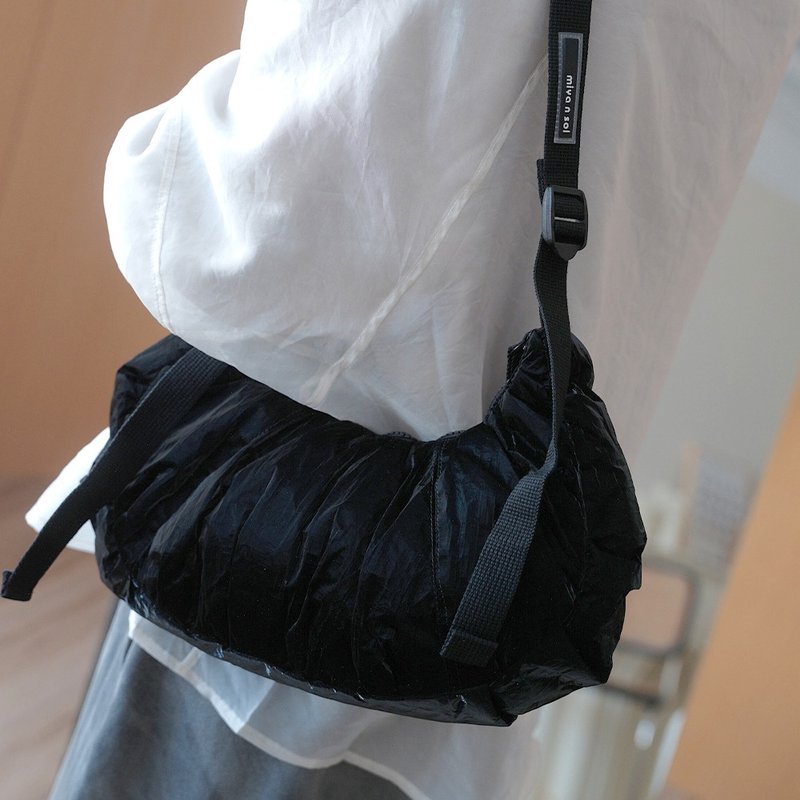 【微瑕特惠】Miyansol韓國皺皺水餃包-C.神秘黑 - 側背包/斜孭袋 - 紙 黑色