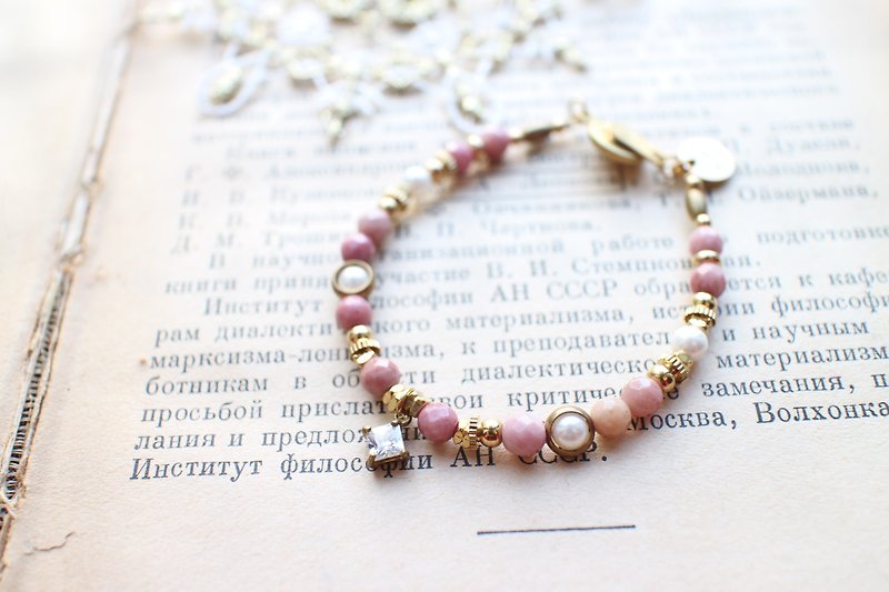 粉紅甜心-鋯石 紅紋石 貝珠 黃銅手環 - 手鍊/手環 - 其他金屬 粉紅色