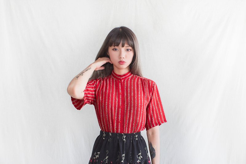 Vintage short-sleeved shirt with red flowers - Women's Shirts - Other Materials Red