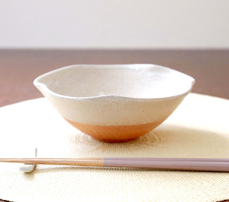 On Sale / 薪窯焼成 / 藁灰釉の輪花鉢 - 碗 - 陶 橘色